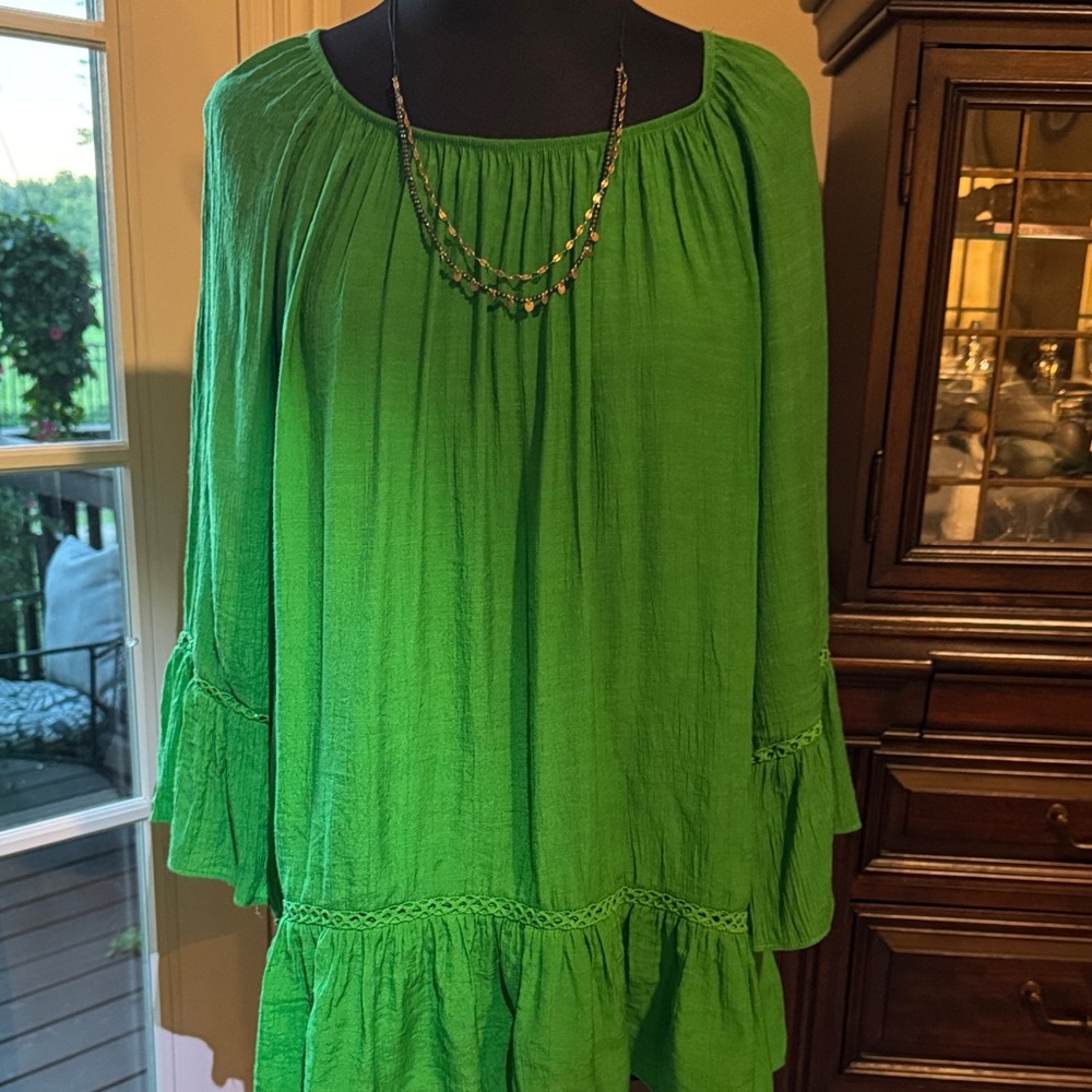 Kelly Green Women's Top with Sleeve & Hem Ruffle - 1X / XL - So Vibrant!